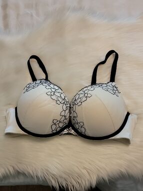 Torrid Curve Bra Women's 44D White Floral